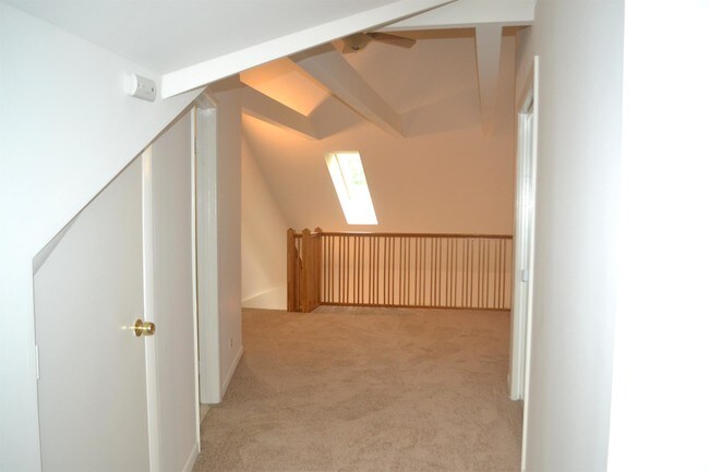 Building Photo - 570 Seegers Rd