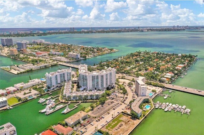 Building Photo - 7900 Harbor Island Dr