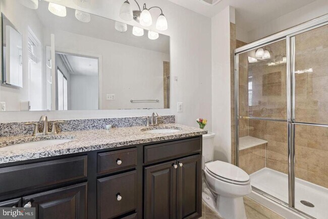 Building Photo - 6252 Newport Ct