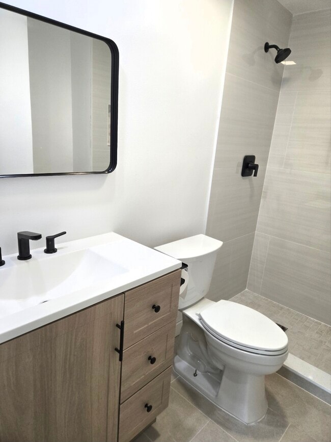 Building Photo - 5347 Emerald Isle Dr