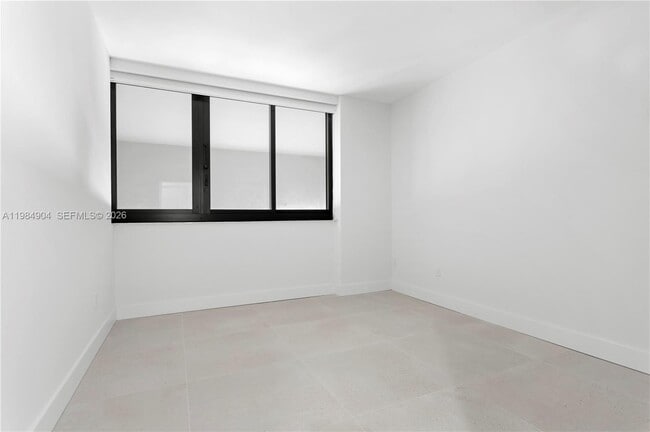 Building Photo - 1000 Venetian Way