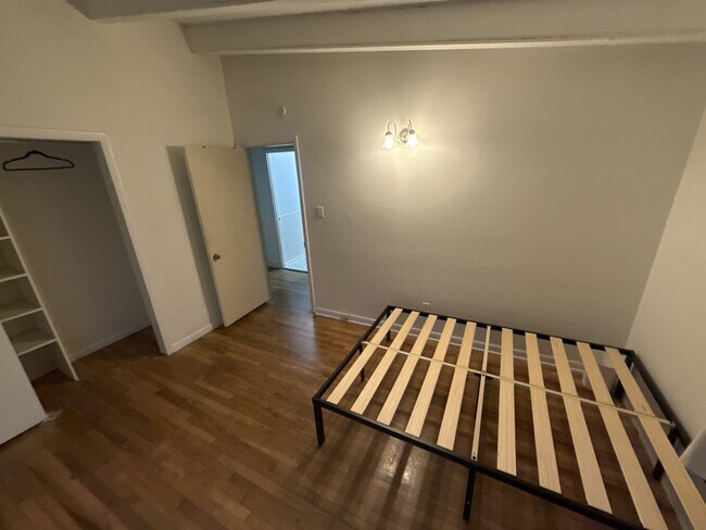 Building Photo - 1009 Hampton St NW