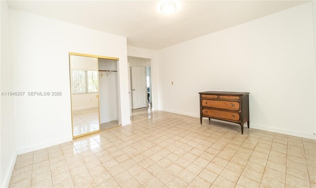 Building Photo - 919 SW 25th Ave