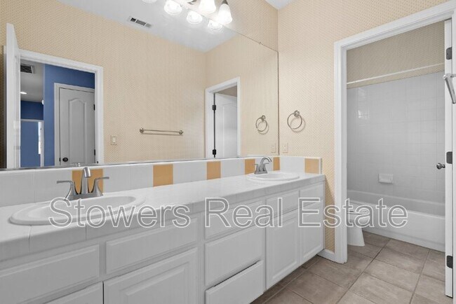 Building Photo - 1108 Bellingham Square
