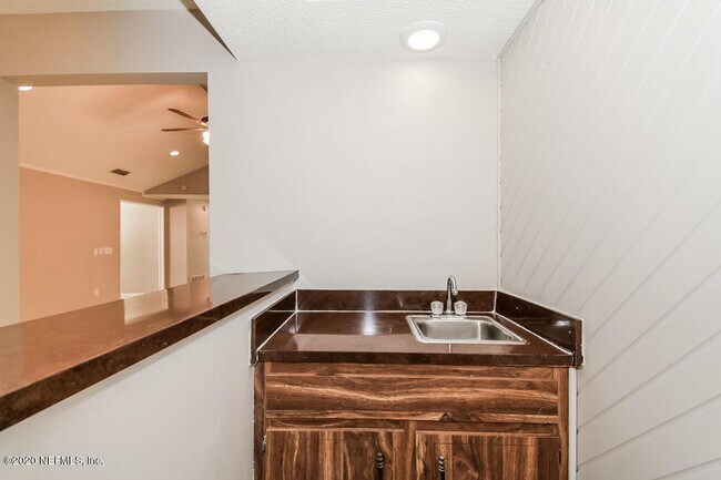 Building Photo - 1008 Turtle Creek Dr N