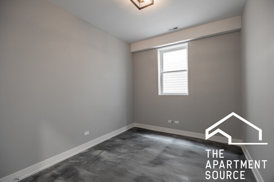 Building Photo - 3255 N Elston Ave
