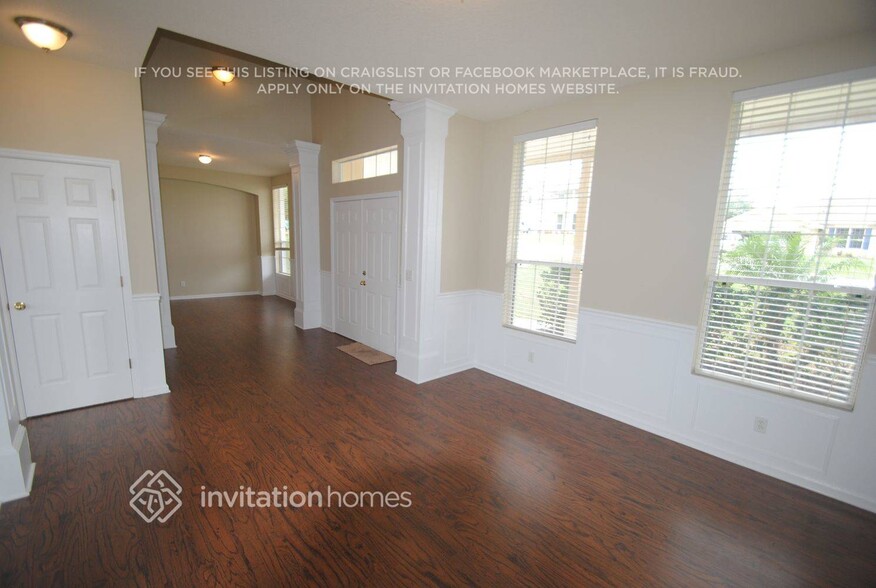 Building Photo - 13543 Via Roma Cir