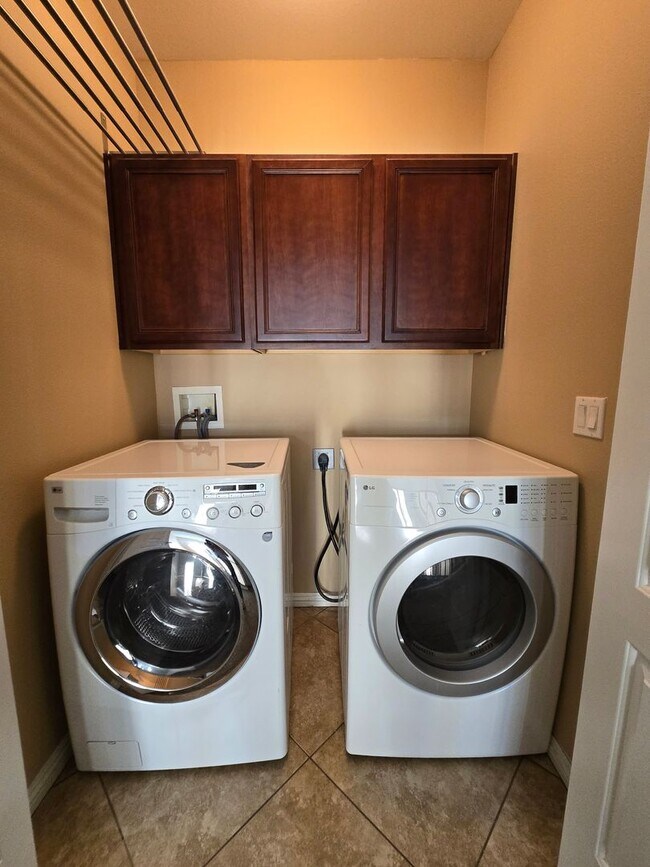 Building Photo - Summerlin Tudor Park