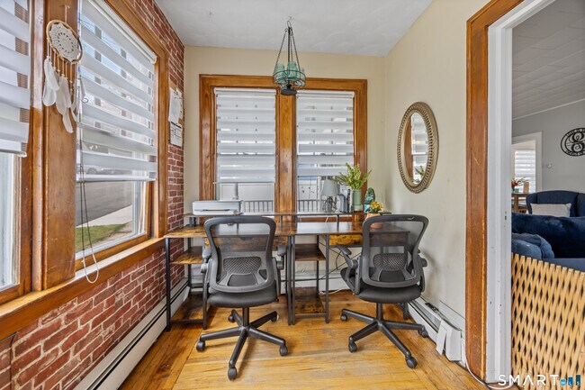 Building Photo - 19 Cumley St