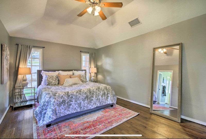 Building Photo - 116 E Evergreen St