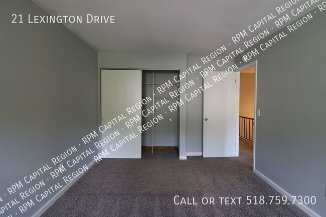 Building Photo - Lexington Drive 3 Bedroom Townhome