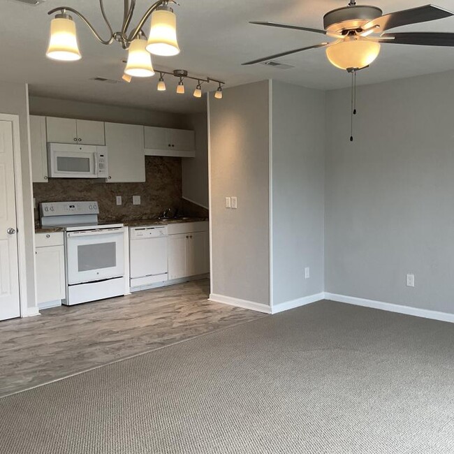 Building Photo - 205 Double Eagle Dr