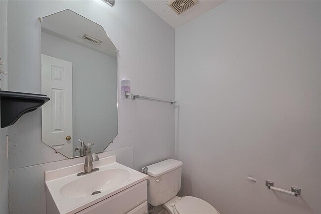 Building Photo - 1439 El Camino Village Dr