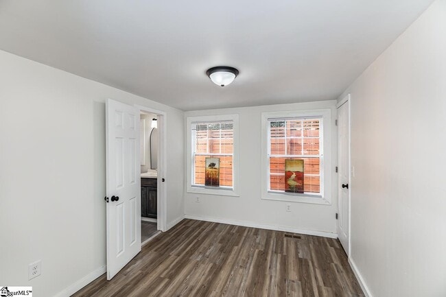 Building Photo - 530 Peronneau St