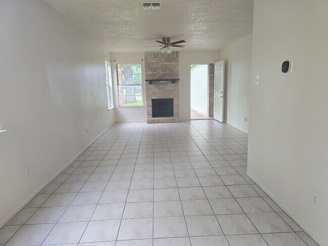 Building Photo - 420 Vista W Ct