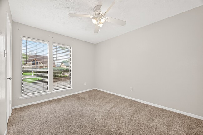 Building Photo - 21318 Park Brook Dr