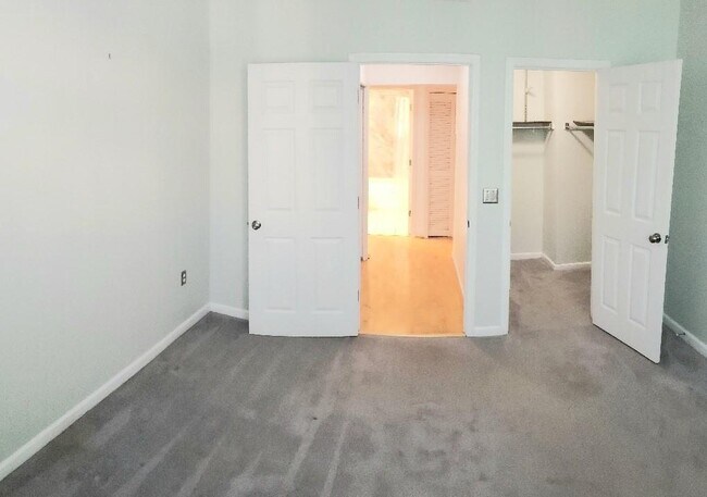 Building Photo - 955 Juniper St NE
