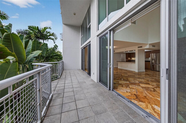 Building Photo - 900 SE 2nd St