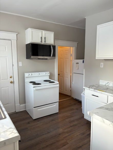 Building Photo - 3130 N Park Ave