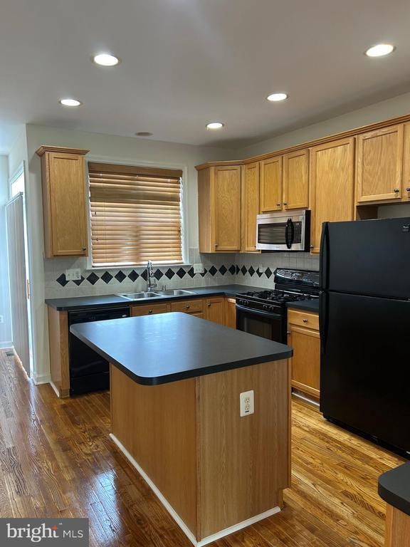Building Photo - 42540 Magellan Square