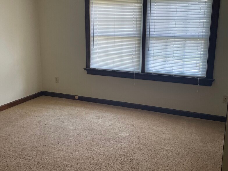 Bedroom with beautiful views - 32 Weavers Rd