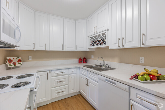 Interior Photo - Casa De Helix La Mesa, Brand New Kitchen, w/d