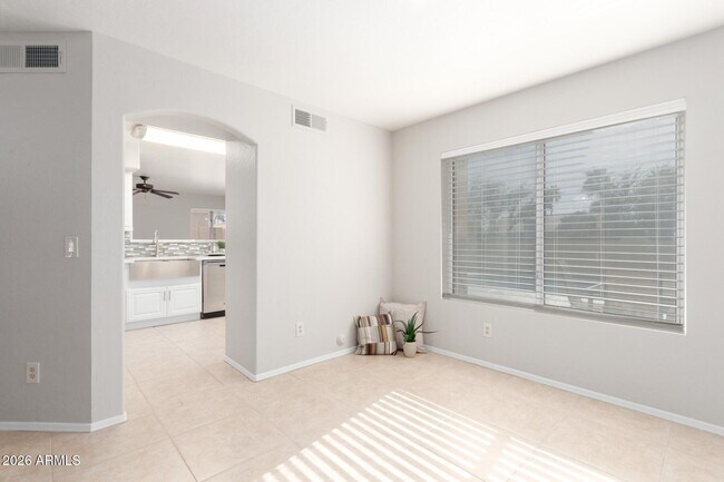 Building Photo - 3611 E Windmere Dr