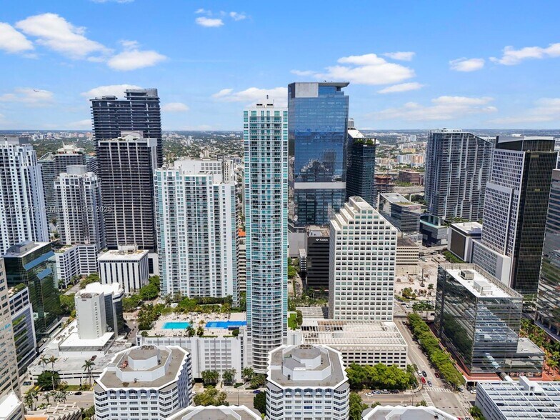 Building Photo - 950 Brickell Bay Dr