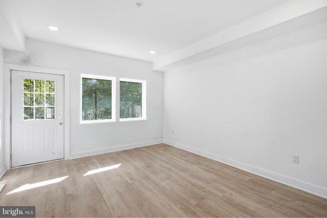 Building Photo - 669 N 39th St