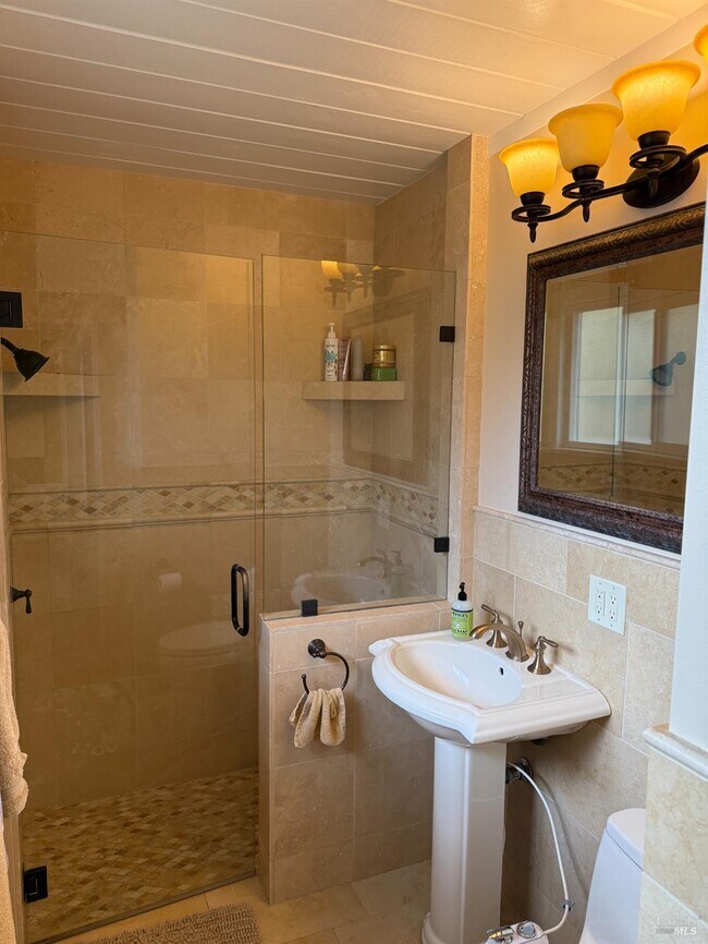 Building Photo - 840 Idylberry Rd