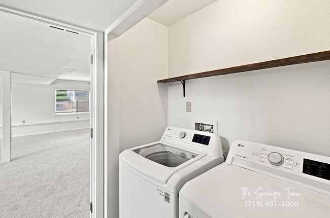 Building Photo - 1239 Suncrest Way