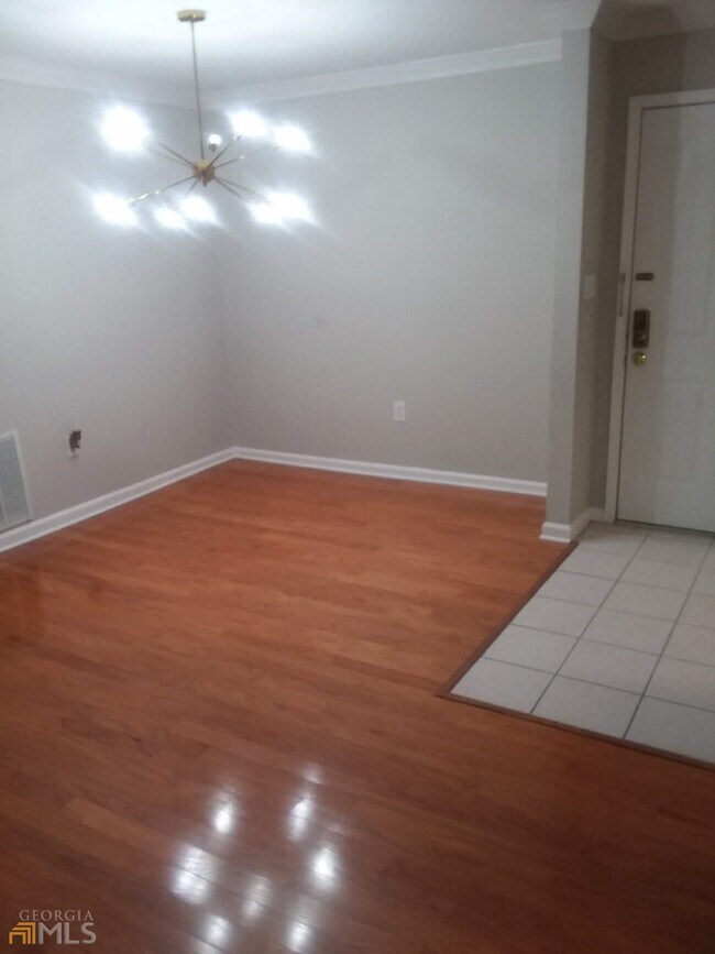Building Photo - 4111 Pine Heights Dr NE