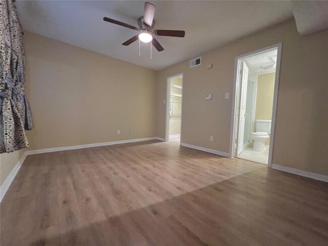 Building Photo - Spacious Ground Floor Unit in Quiet Locati...