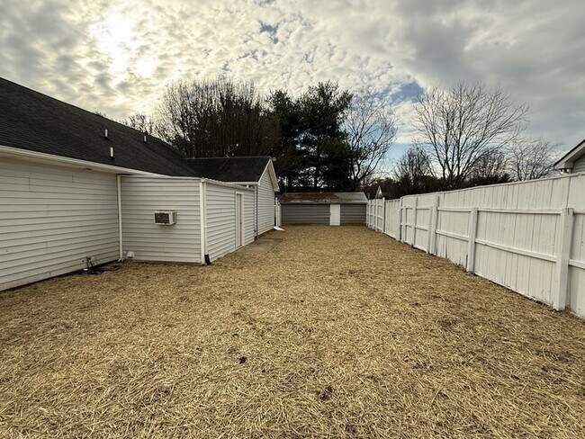 Building Photo - 1730 Azure Way