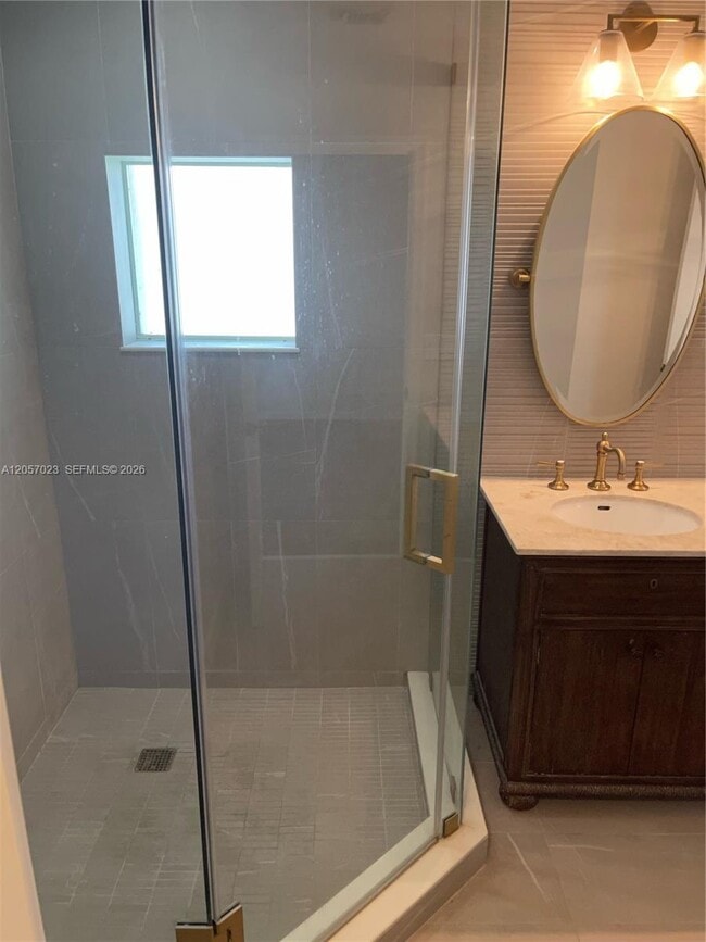 Building Photo - 2847 S Evergreen Cir