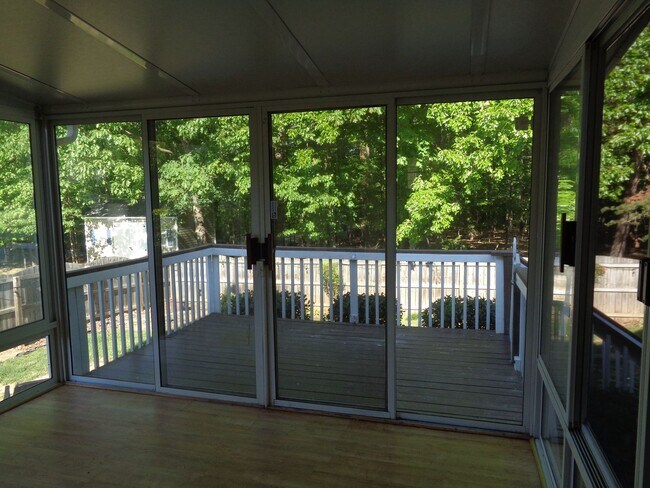 Building Photo - House For Rent in NW Greensboro!