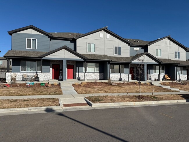 Building Photo - Brand new Townhome!