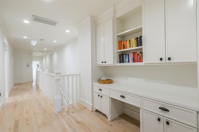 Building Photo - 508 W 26th St