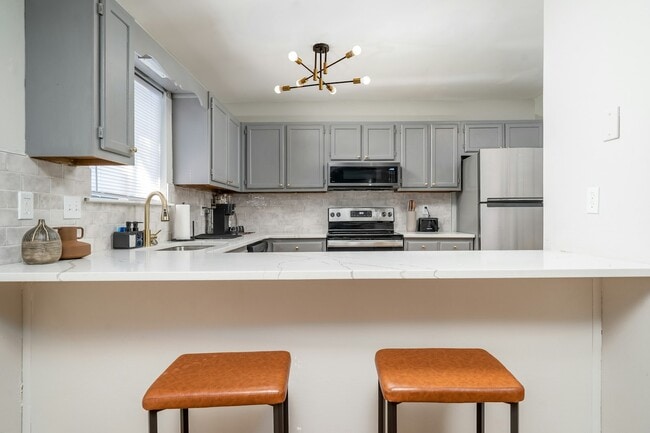 Building Photo - 246 Toweridge Dr SW