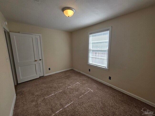 Building Photo - 35 Kennington Dr