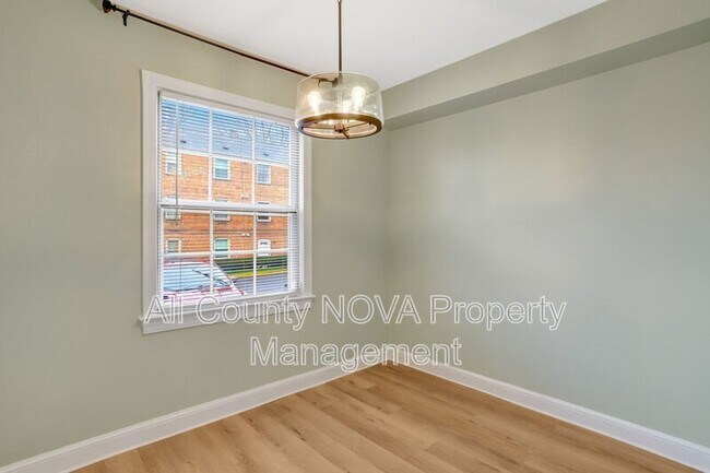 Building Photo - 2405 Arlington Blvd