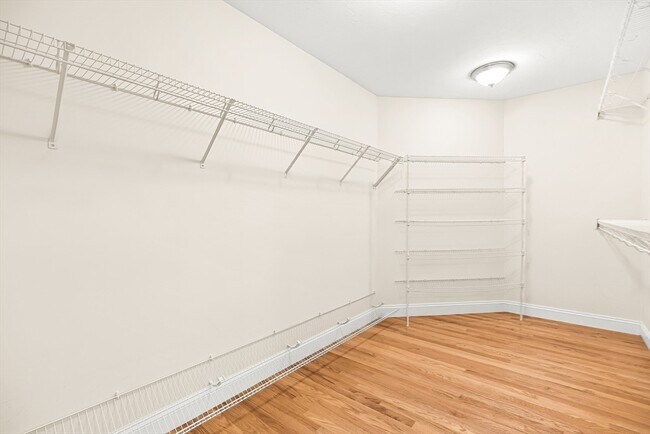 Building Photo - 46 Loring Ave