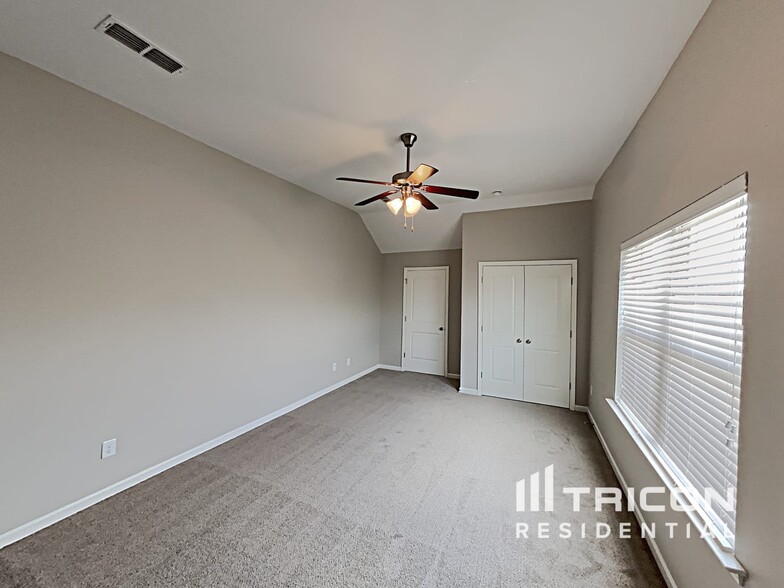 Building Photo - 1036 Solomon Ln