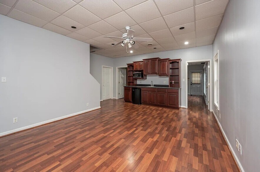 Building Photo - 6844 Collinswood Dr