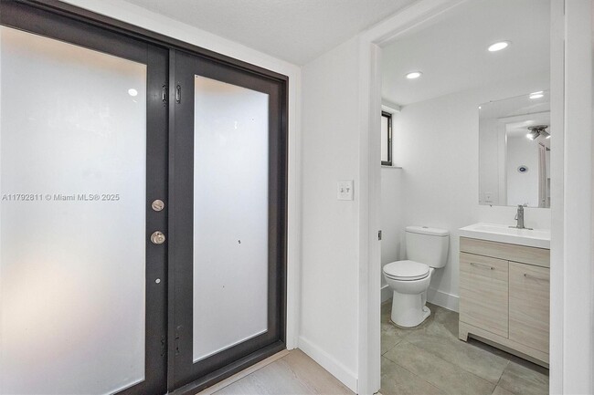 Building Photo - 3809 SW 82nd Ave