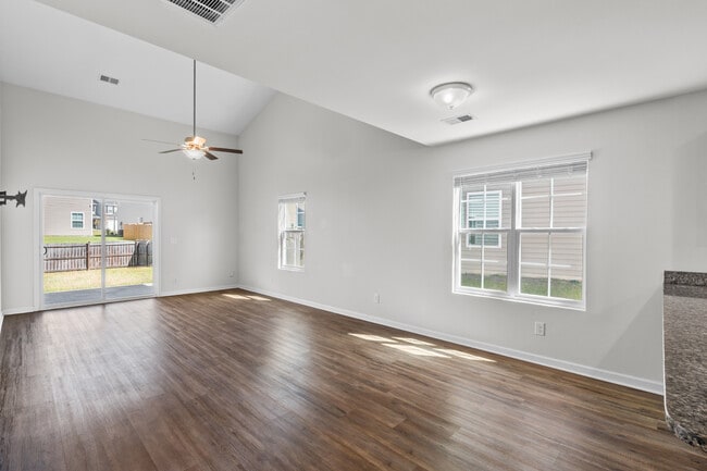 Building Photo - 424 Keeble Dr