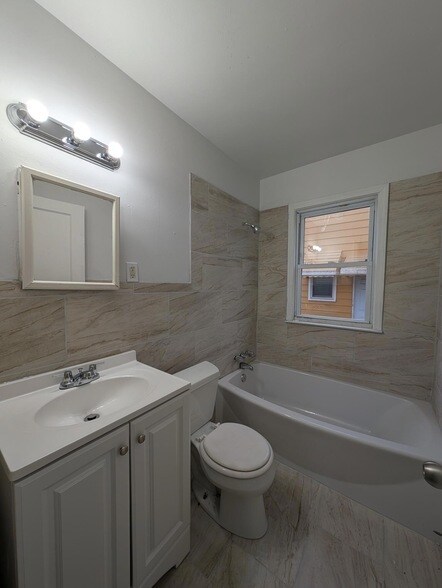 Building Photo - 305 South