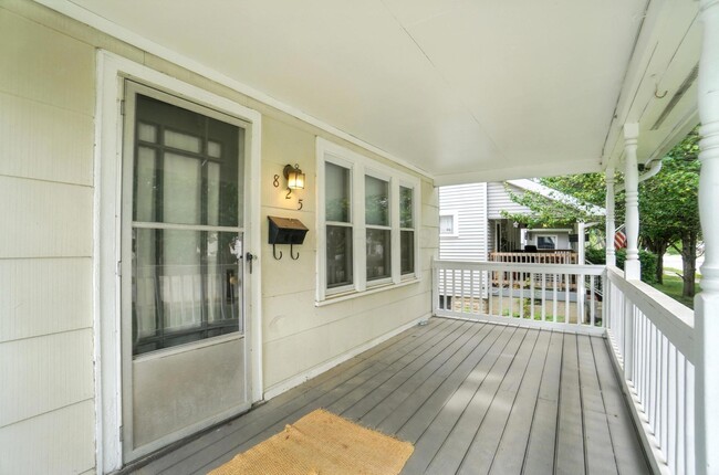 Building Photo - 825 S Terrace Ave