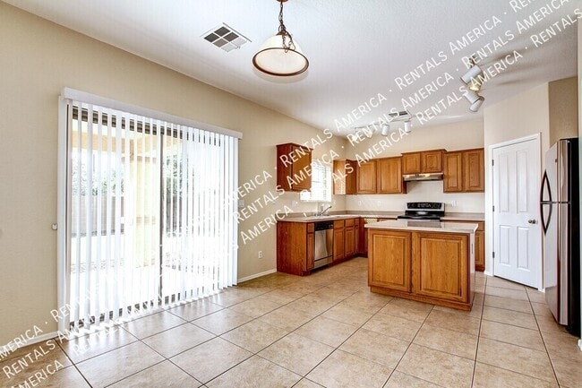 Building Photo - 935 E Blue Spruce Ln