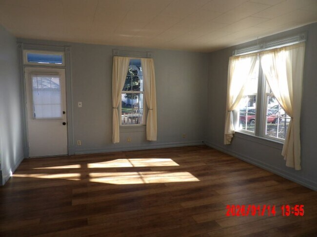 Building Photo - 1306 10th St